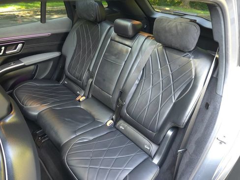 Used 2023 Mercedes-Benz EQS 580 4MATIC SUV image 17