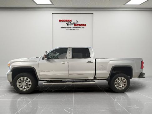 Used 2018 GMC Sierra 2500 Denali w/ Duramax Plus Package image 3