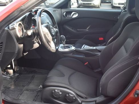 Used 2016 Nissan 370Z Roadster RWD image 17