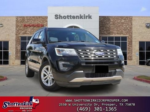 Used 2017 Ford Explorer XLT w/ Equipment Group 201A FWD image 1
