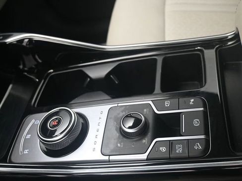 Used 2023 Kia Sorento SX Prestige image 12