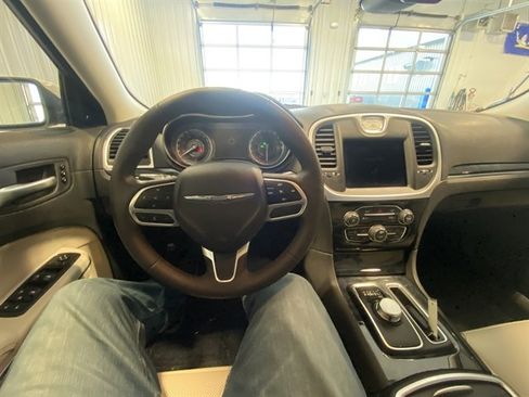 Used 2023 Chrysler 300 Touring L w/ Comfort Group image 26