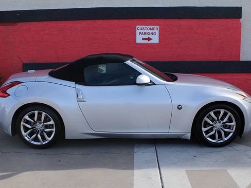 Used 2012 Nissan 370Z Roadster image 9