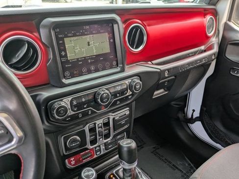 Used 2023 Jeep Wrangler Unlimited Rubicon w/ Cold Weather Group AWD/4WD image 15