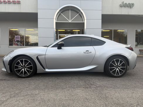 Used 2022 Toyota GR86 Base image 2