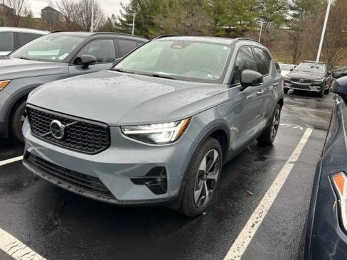Used 2023 Volvo XC40 B5 Plus w/ Protection Package Premier image 2