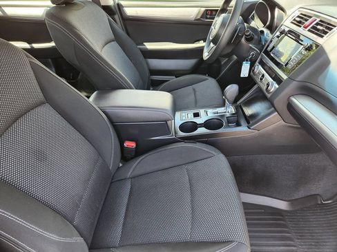 Used 2019 Subaru Outback 2.5i AWD/4WD image 17