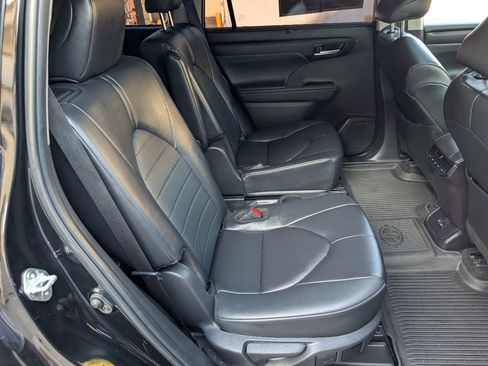 Used 2024 Toyota Highlander XLE image 5