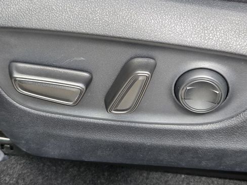 Used 2025 Toyota RAV4 XLE FWD image 28