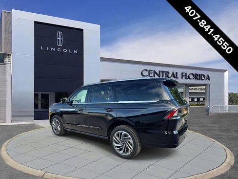 New 2026 Lincoln Navigator Reserve AWD/4WD image 4
