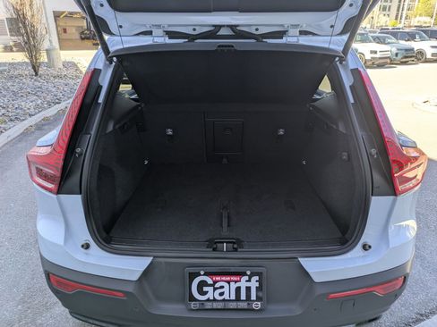 Used 2025 Volvo XC40 B5 Ultra image 29