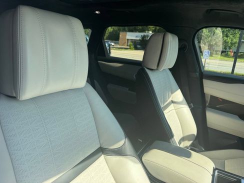 Used 2018 Land Rover Range Rover Velar AWD/4WD image 25