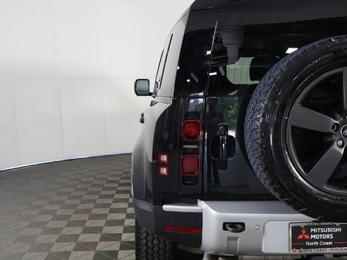 Used 2024 Land Rover Defender 110 SE image 17