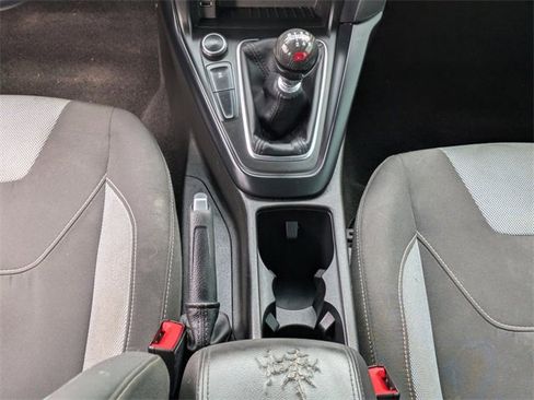 Used 2017 Ford Focus ST image 18