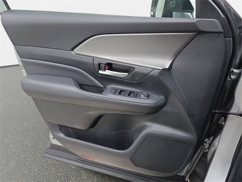 Used 2025 Toyota Grand Highlander AWD image 24