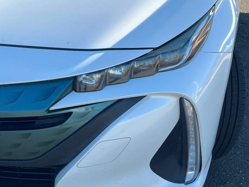 Used 2018 Toyota Prius Prime Plus w/ Carpet Mat Package FWD image 11