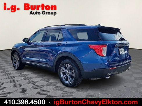 Used 2022 Ford Explorer XLT w/ Equipment Group 202A AWD/4WD image 4