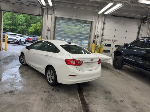 Used 2018 Chevrolet Cruze LS FWD image 5