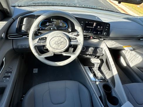 New 2026 Hyundai Elantra SE FWD image 13