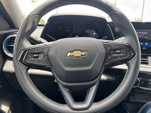 Used 2025 Chevrolet Trax LT FWD image 26