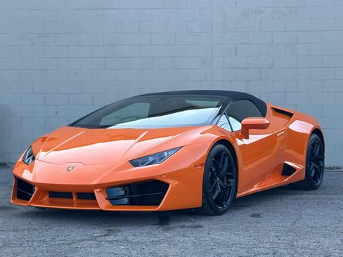 Used 2019 Lamborghini Huracan LP 580-2 RWD image 2