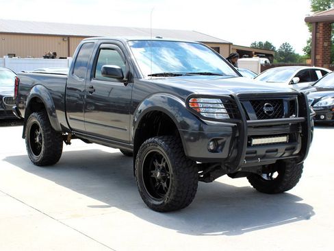 Used 2013 Nissan Frontier SV image 9