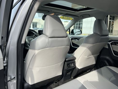 Used 2021 Toyota RAV4 XLE Premium image 27