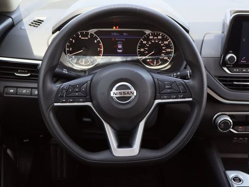 Used 2022 Nissan Altima 2.5 SV FWD image 13