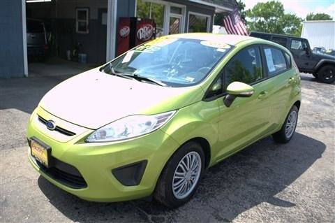 Used 2013 Ford Fiesta SE FWD image 2