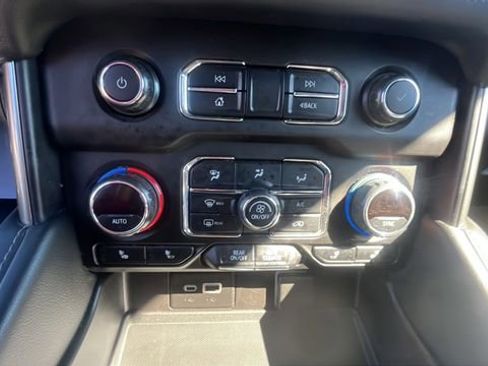 Used 2021 Chevrolet Suburban Z71 image 26