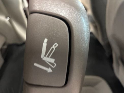 Used 2017 Chrysler Pacifica Touring Plus w/ Tire & Wheel Group FWD image 31