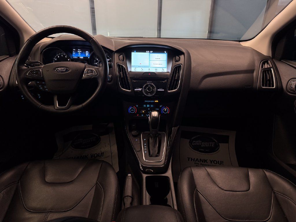 Used 2018 Ford Focus Titanium w/ Titanium Technology Package FWD image 9