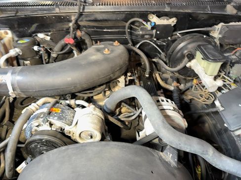 Used 1995 GMC Yukon SLE image 91