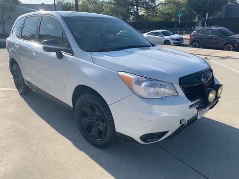 Used 2014 Subaru Forester 2.5i AWD/4WD image 6