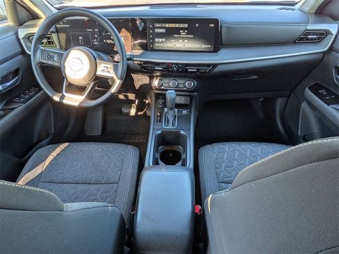 Used 2025 Nissan Kicks SV image 17