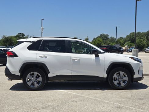Certified 2025 Toyota RAV4 LE AWD/4WD image 6
