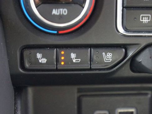 Used 2024 Chevrolet Suburban Premier image 7