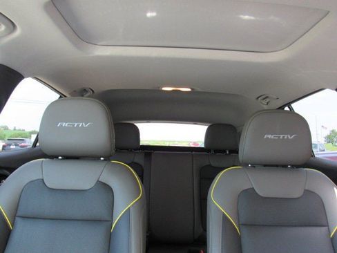 Used 2024 Chevrolet Trax ACTIV w/ Sunroof Package FWD image 27