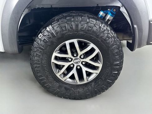 Used 2017 Ford F150 Raptor w/ Equipment Group 802A Luxury image 33