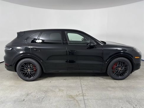 New 2026 Porsche Cayenne GTS image 8