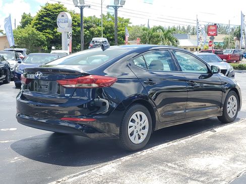Used 2017 Hyundai Elantra SE image 6