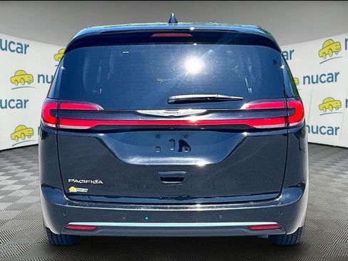 Used 2024 Chrysler Pacifica Touring-L FWD image 5