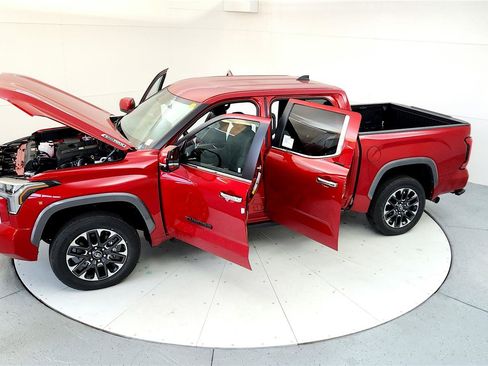 Used 2025 Toyota Tundra Limited image 18