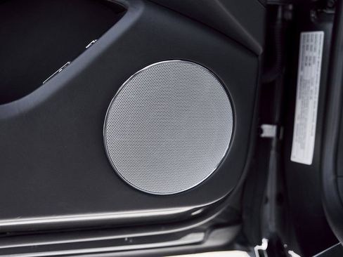 Used 2023 Bentley Flying Spur V8 image 35