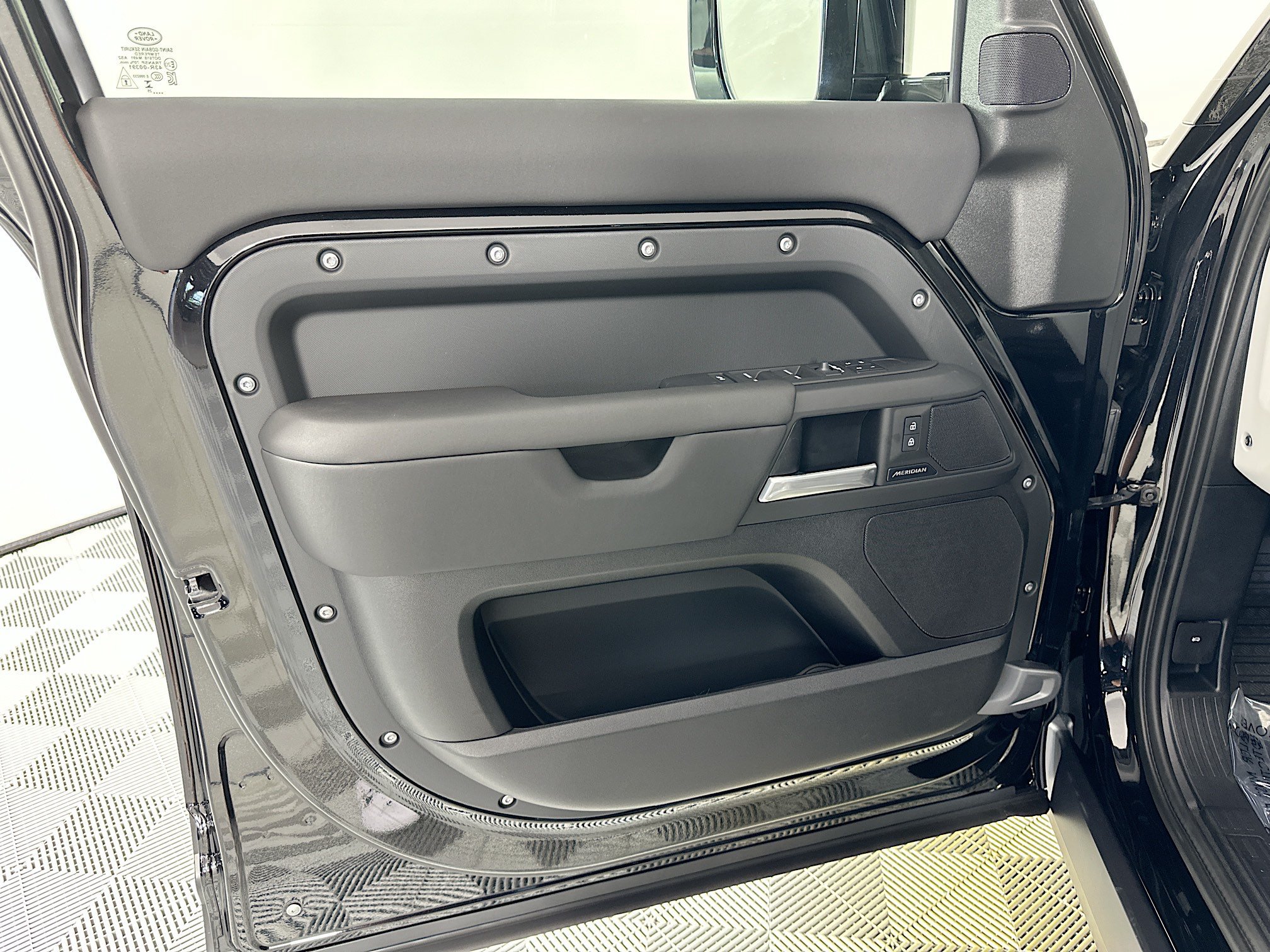 Certified 2025 Land Rover Defender 110 S AWD/4WD image 14