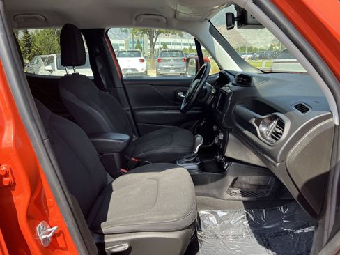 Used 2018 Jeep Renegade Altitude AWD/4WD image 17