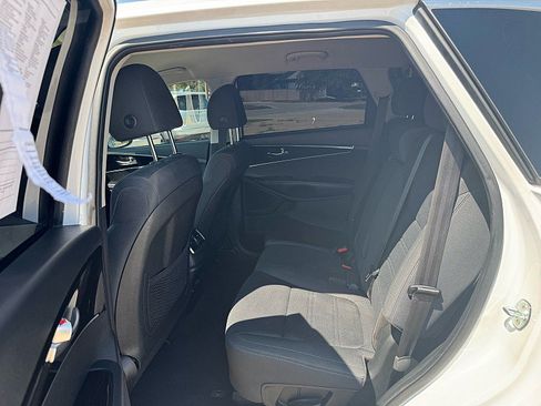 Used 2020 Kia Sorento LX FWD image 19