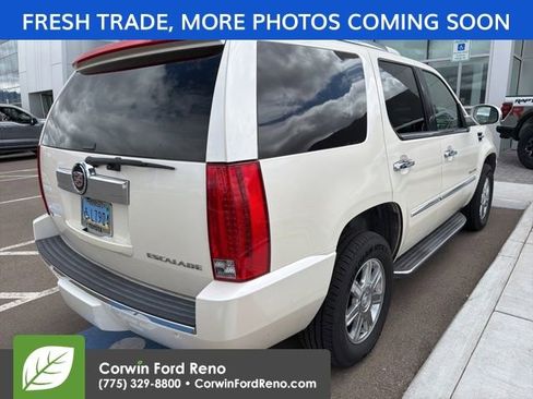 Used 2010 Cadillac Escalade AWD image 8