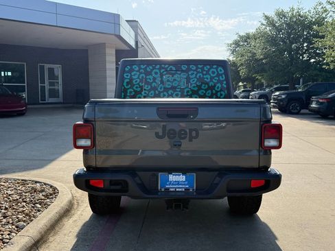 Used 2021 Jeep Gladiator Sport image 4