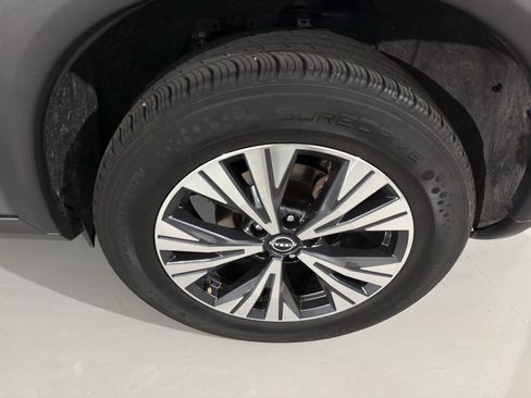 Used 2023 Nissan Rogue SV image 6